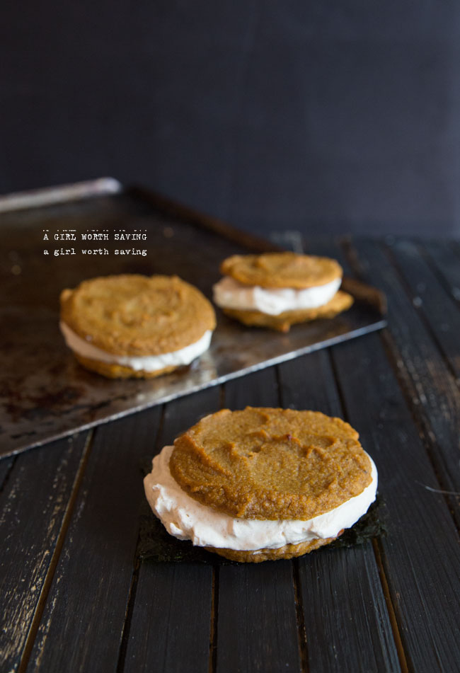 paleo pumpkin whoopie pies